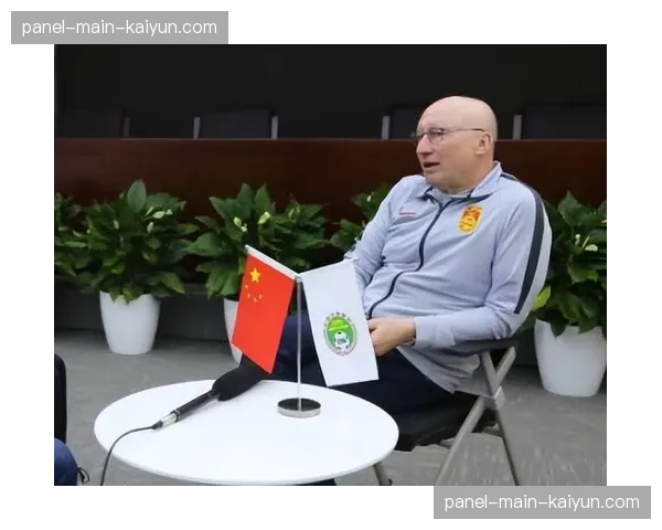 通讯:法国足球技术总监考察克莱枫丹,关注青年队比赛中的进攻组织效率 通讯:法国足球技术总监考察克莱枫丹,关注青年队比赛中的进攻组织效率